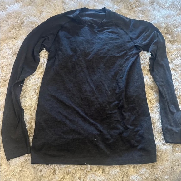 Men's Lululemon Long Sleeve Shirt - Picture 2 of 5